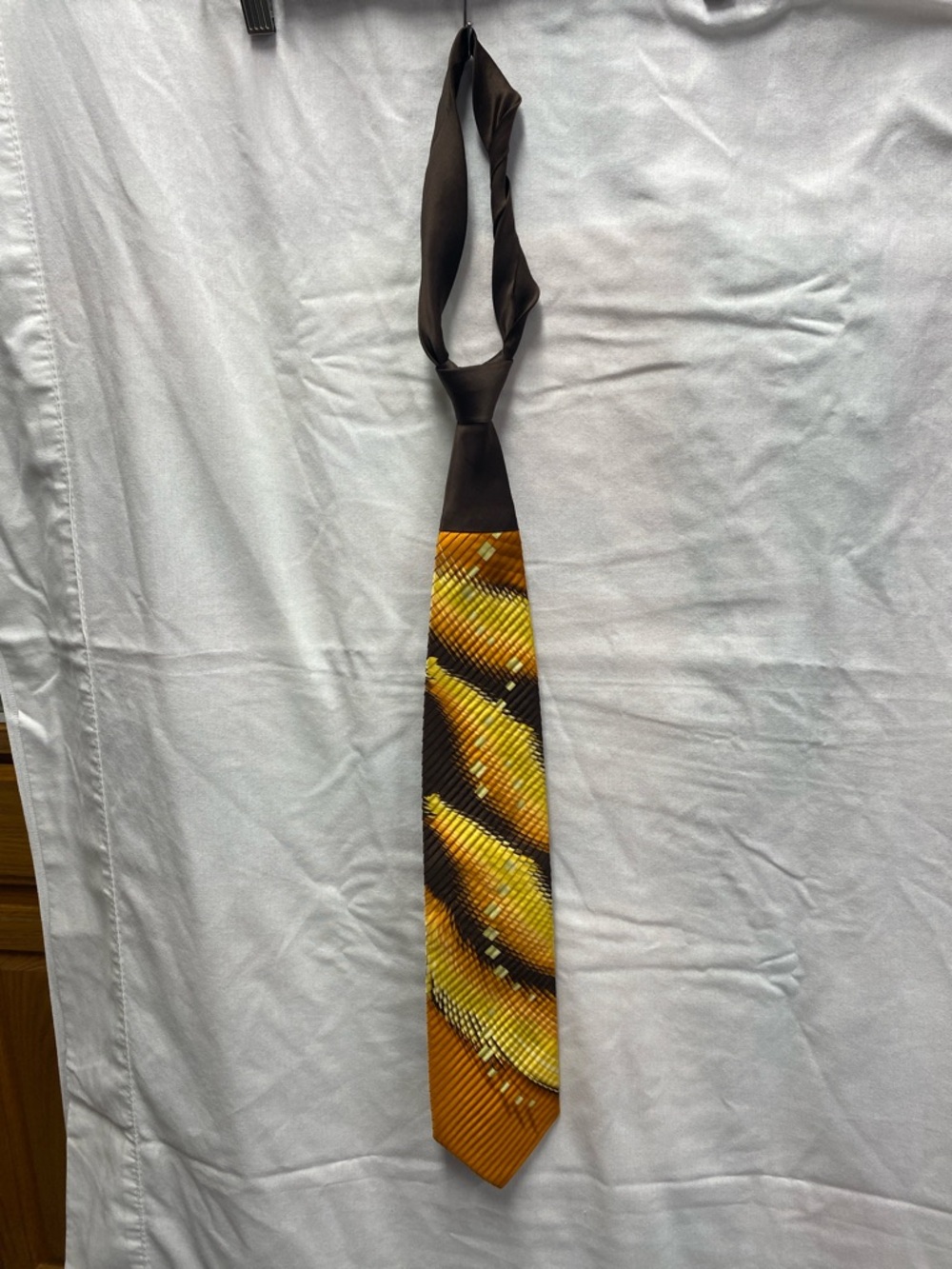 Men's Yellow & Brown Patterned Silk Tie